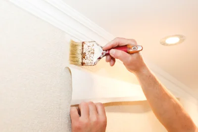 Pose de papier peint à Elne — revêtements muraux et toiles de verre